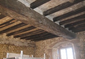 Protection Par flocage coupe feu sur plafond plancher bois et charpente